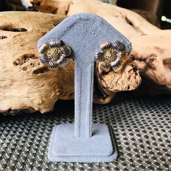 VTG Vintage Costume Gold & Silver Tone Flower Floral Clip On Floral Earrings - Picture 4 of 7